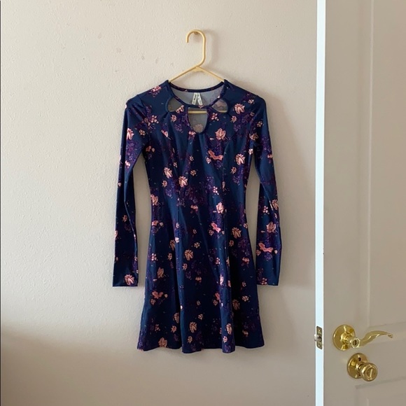 Long Sleeve Flare Floral Dress - Picture 2 of 4